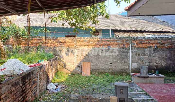 Comfortable, Neat, and Ready-to-Occupy House in an Alley at Utan Kayu 2