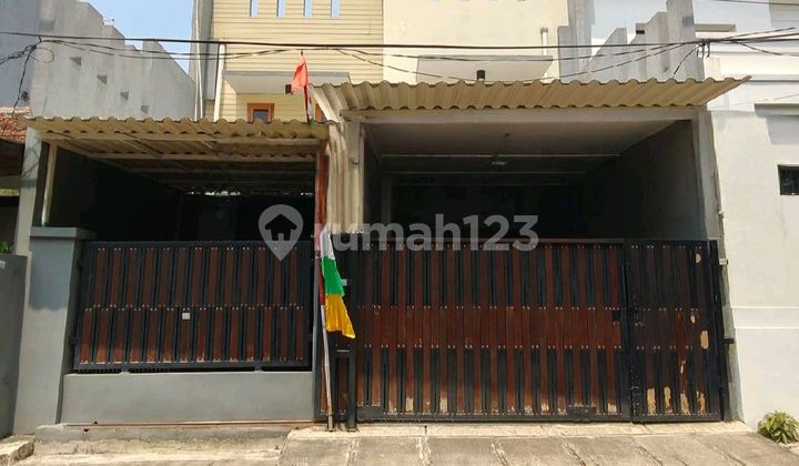 Turun Harga Rumah Cantik Siap Huni 2 ½ Lantai Strategis di Benhil