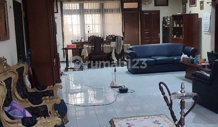 Jual Cepat! Rumah dan Kos Hanya 5 Menit ke Stasiun dan Gerbang To