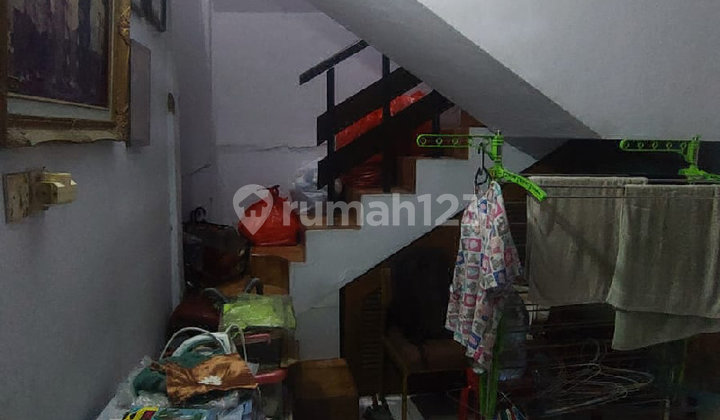 Old House in a Strategic Commercial Location, Percetakan Negara, Central Jakarta. 2