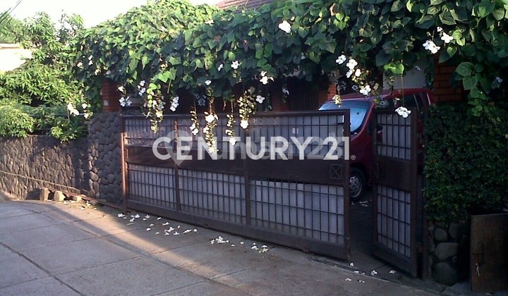 Rumah Asri Dan Strategis Di Daerah Kebon Jeruk