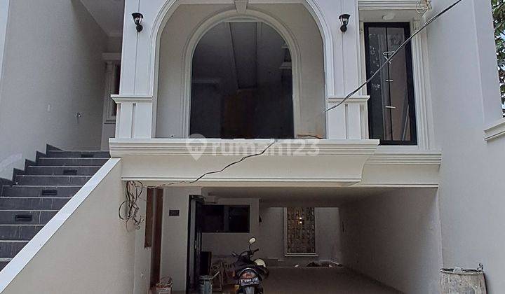 Rumah Mewah Pinggir Jalan Dekat Gerbang Tol Desari Jagakarsa Jakarta Selatan  1