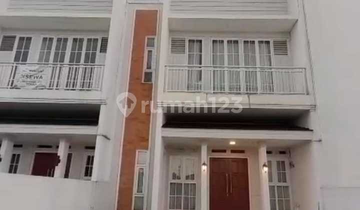 Rumah 2 Lantai Bergaya American Clasik Hanya 1 M di Cisaranten Arcamanik 2