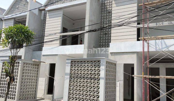 Rumah model Scandinavian baru Gress lokasi Surabaya Timur  1