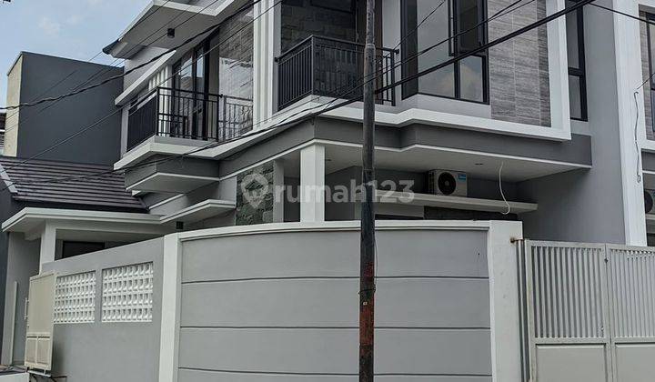 Rumah New Minimalis siap huni lokasi Medokan Asri Surabaya  1