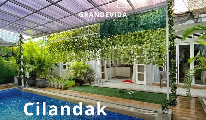 Serene and Comfortable Environment with Swimming Pool in Cilandak Margasatwa