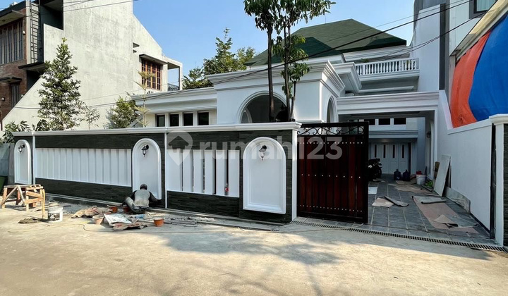 Brand New Design Luxurious Classic 3 Lantai Plus Rooftop Dan Split Level Cipete 2