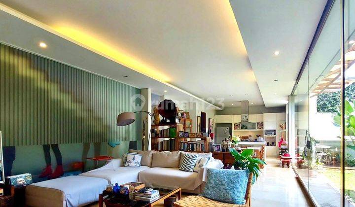 Modern Tropical House Dalam Townhouse Lokasi Strategis Belakang Citos 2