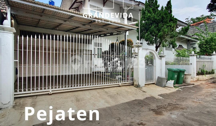 Rmh Dalam Komplek Bangunan 2 Lantai Terawat Lokasi Strategis Di Pejaten