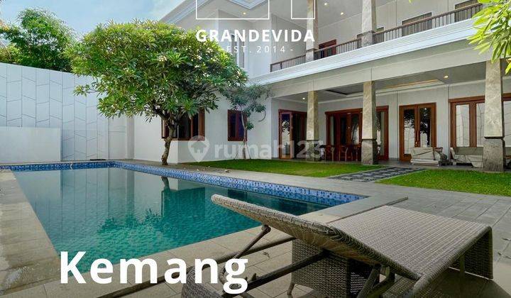 RUMAH MEWAH KONDISI ASRI, AMAN DAN NYAMAN ADA PRIVATE POOL DI KEMANG 1