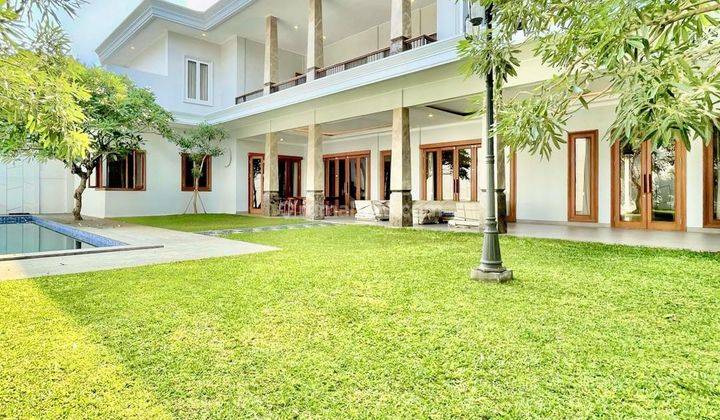 RUMAH MEWAH KONDISI ASRI, AMAN DAN NYAMAN ADA PRIVATE POOL DI KEMANG 2