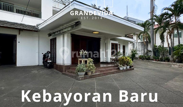 BANGUNAN TERAWAT JALAN LEBAR LOKASI STRATEGIS DAN PRIME DI KEBAYORAN BARU