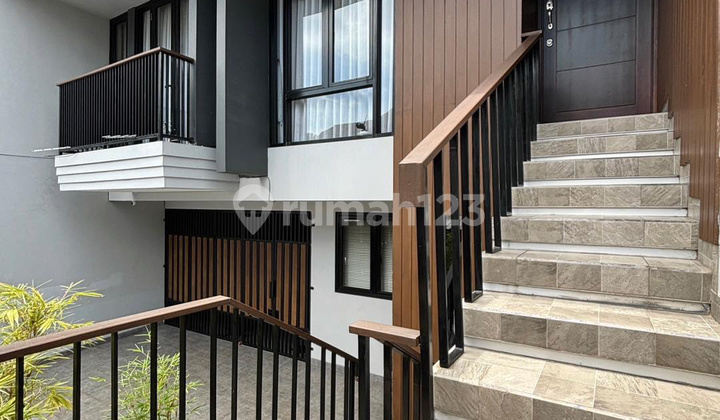 RUMAH TERAWAT DAN SIAP HUNI BANGUNAN BARU SIAP HUNI LOKASI STRATEGIS