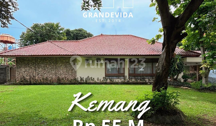 LARGE LAND HOUSE IN KEMANG WITH SQUARE SHAPED LAND IN A STRATEGIC LOCATION BY THE MAIN ROAD