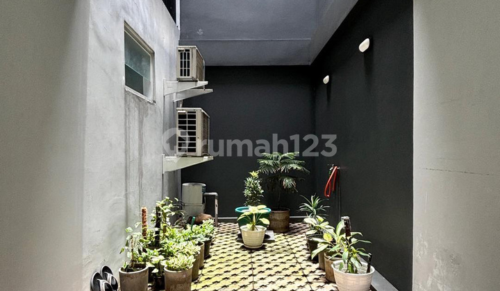 RUMAH DI AMPERA CILANDAK TERAWAT DAN SIAP HUNI BANGUNAN BARU DALAM KOMPLEK 2