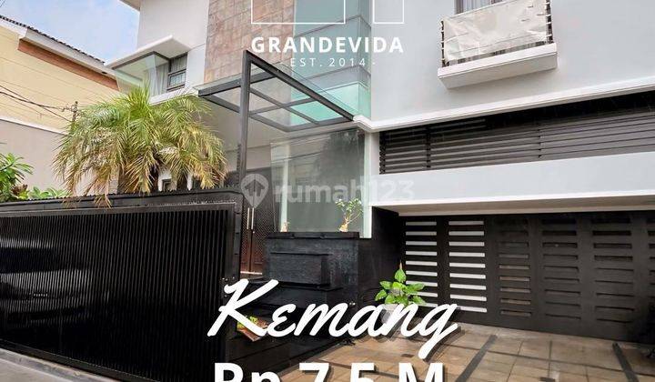 RUMAH TERAWAT DAN SIAP HUNI BANGUNAN 3 LANTAI DESIGN MINIMALIS DI KEMANG 1