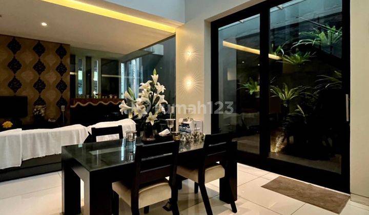 RUMAH TERAWAT DAN SIAP HUNI BANGUNAN 3 LANTAI DESIGN MINIMALIS DI KEMANG 2