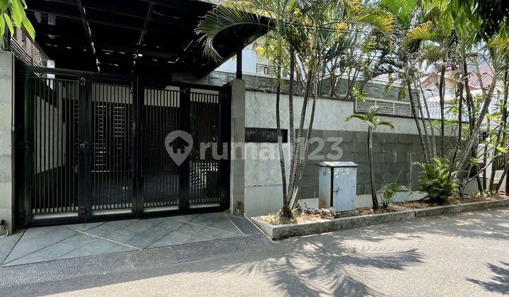 Rumah 2 Lantai Lokasi Strategis Permata Hijau Dekat Senayan