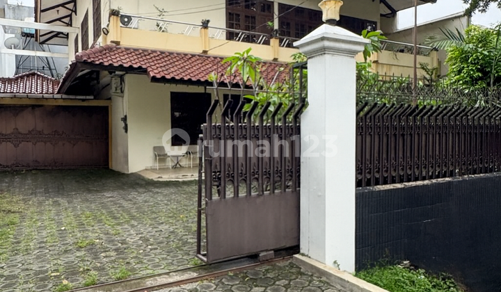 Rumah Siap Dibangun Ulang Untuk Investasi Jalan Lebar Kebayoran Baru