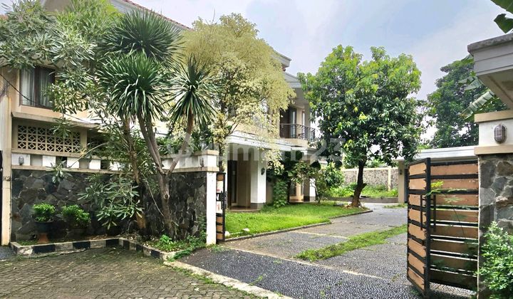 Rumah Halaman Luas Dalam Kompleks Besar Pejaten Jalan Lebar