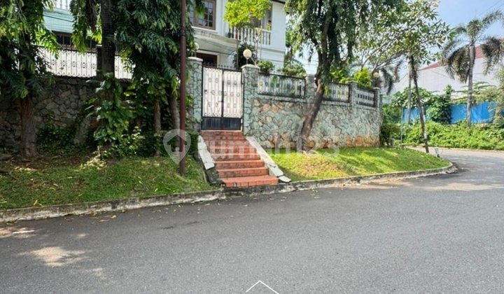 Rumah Luas Posisi Hook Jalan Lebar Pondok Indah Siap Huni