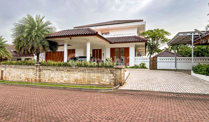 Large Yard House in Townhouse with Private Pool in Pejaten Near Kemang