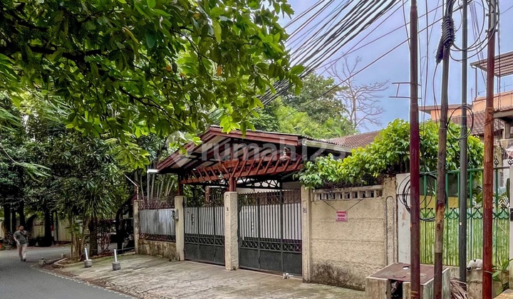Rumah Lama Hitung Tanah Posisi Hook Area Strategis Kebayoran Baru