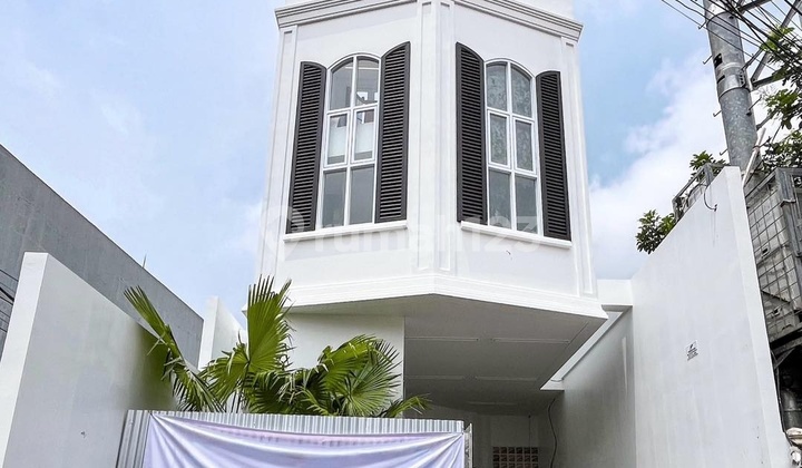 Rumah Baru Klasik Halaman Luas Siap Huni Di Kemang 2