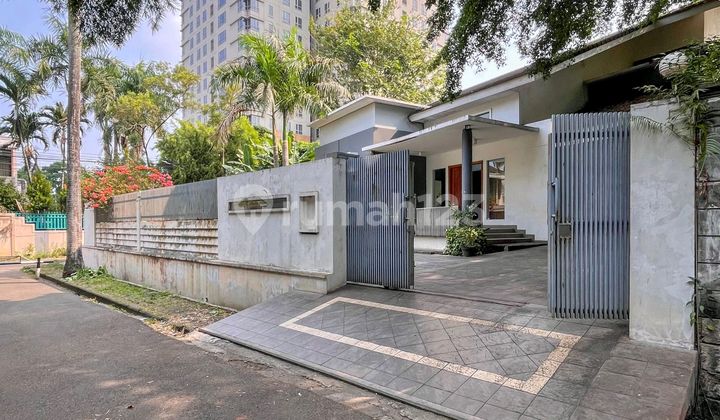 Rumah Luas Tanah Lebar Jalan Besar Permata Hijau Dekat Senayan