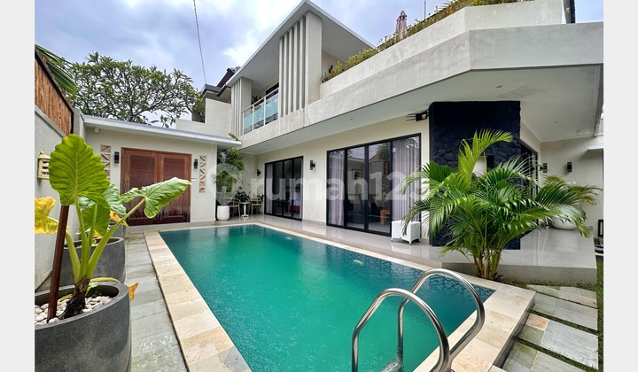 2 Bedroom Villa Minimalist Modern Style in Central Kerobokan