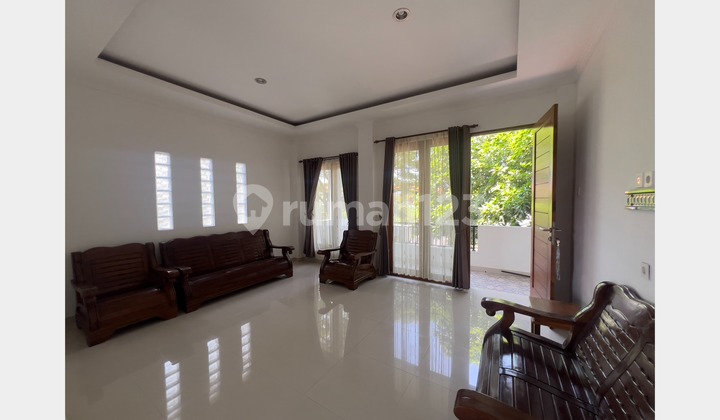 4 Kamar tidur Lokasi Strategis hanya 450m ke sekolah bali kiddy area Kerobokan 