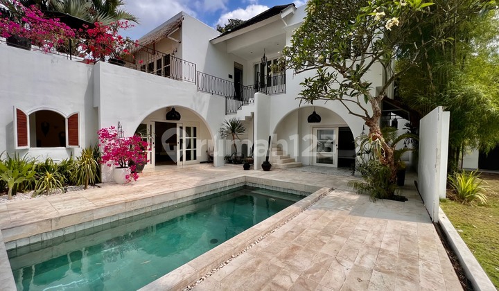 Luxury 3 Bedrooms Colonial Modern Style Luxury 3 Bedrooms Colonial Modern Style