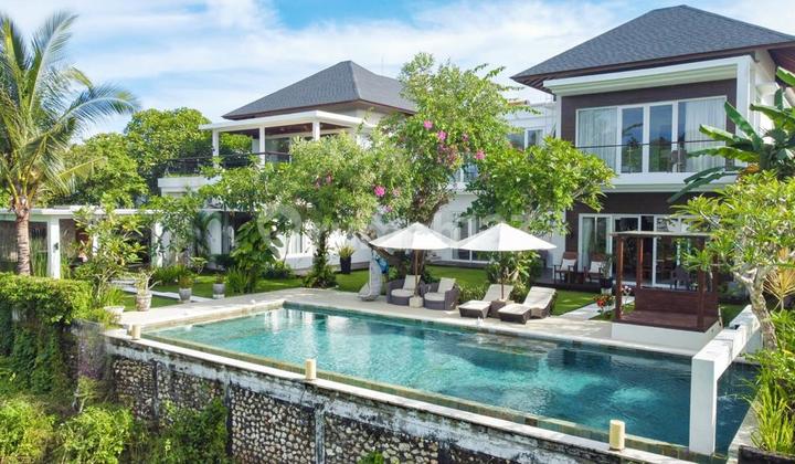 6 Bedrooms Luxury Villa