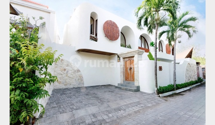 Brand new luxury villa medettreanian di jln Kartika plaza sentral Kuta, Bali