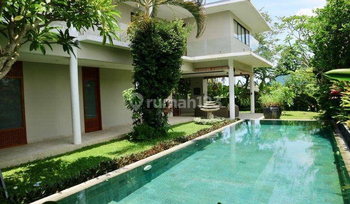 Exquisite Tropical Modern Villa With Rice Field View In Tumbak Bayuh, Canggu 2