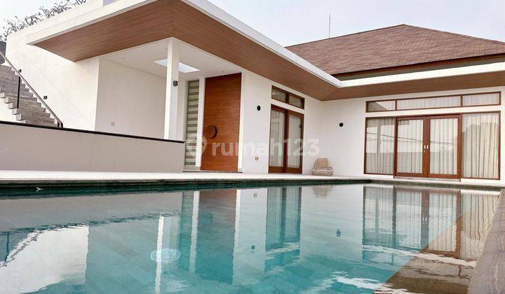 Villa Bergaya Minimalist Dan Modern Hanya Berjarak 800 M Menuju Pantai Berawa Canggu. 2