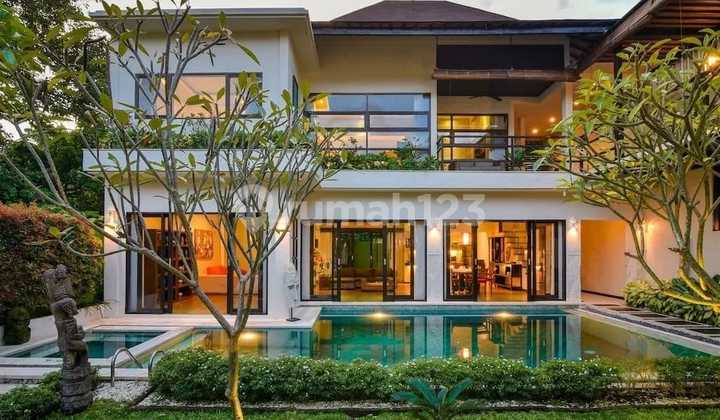 4 Bedrooms Villa Hanya Berjarak 200 Meters Menuju ke Pantai Location At Sanur
