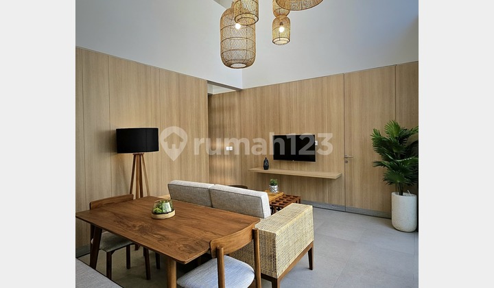 Tropical modern style villa with 3 bedrooms, located 4 km from Central Ubud in Kemenuh. Tropical modern style villa with 3 bedrooms, located 4 km from Central Ubud in Kemenuh.