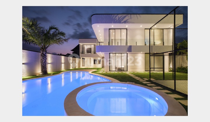7 Bedrooms Modern Luxury , Elegance , comfort and convenience Strategic location at Sanur 2
