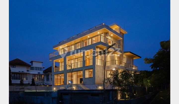 VILLA EMPAT LANTAI HAK MILIK DENGAN PEMANDANGAN LAUT DAN LAPANGAN GOLF DI PECATU, HANYA 500 M KE PANTAI BALANGAN VILLA EMPAT LANTAI HAK MILIK DENGAN PEMANDANGAN LAUT DAN LAPANGAN GOLF DI PECATU, HANYA 500 M KE PANTAI BALANGAN