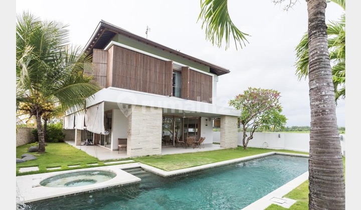 4 Bed Rooms Luxury Villa Design Contemporary Tranquil in The Beachside Canggu Bali