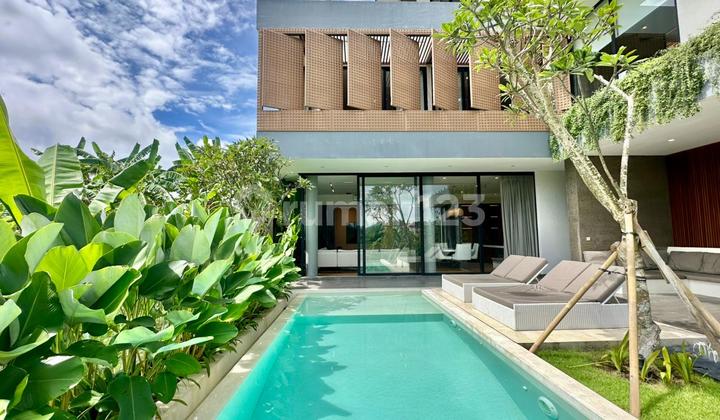 4 Bedrooms Luxury Beautiful Villa With Stunning Rice Field View Located At Berawa Canggu