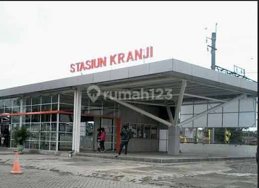 RUMAH KONSEP TOWN HOUSE DAN STRATEGIS 5 MENIT KE STASIUN KRANJI 7