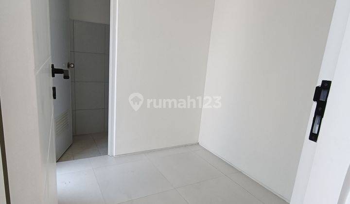  Smarthome 2 Lantai Shm Darmo Permai  Ada Balkon Kamar Besar Besar 2