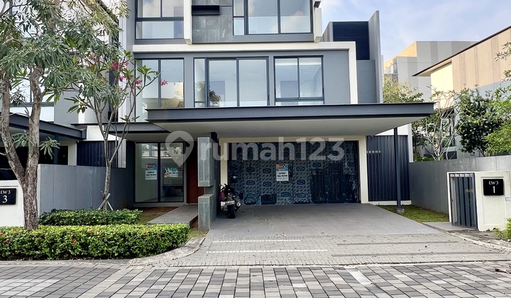 Next to the Park! VVIP Cluster! Lyndon Navapark Premium High-Class Area Great Location Next to the Park 2