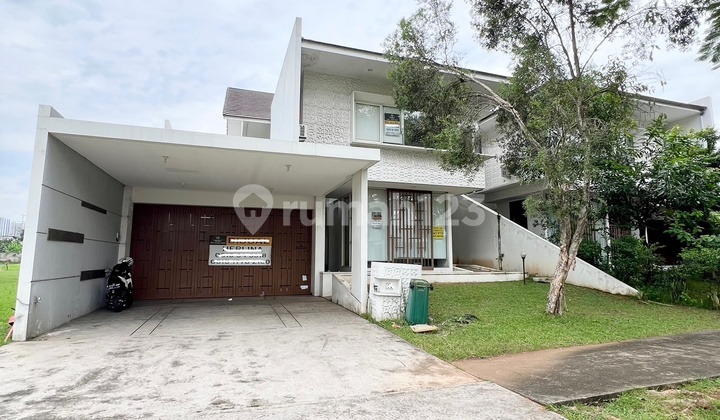 Turun Harga Lagi! Rumah Siap Huni Di Cluster Victoria Posisi Jalan Boulevard! Kawasan Premium Bergaya American Classic Bangunan Rapi Terawat