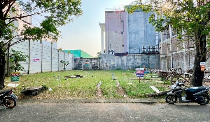 Facing East! Next to Public Facilities! Lush and Cool Area in Palmyra Cluster, Alam Sutera! Highly Strategic Location Near the Gate! Installment Up to 10 Years!