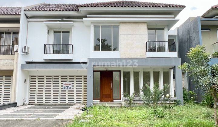 Hadap Timur! Rumah Rasa Villa! Lingkungan Nyaman Rindang Dan Asri! Lokasi Super Strategis 1 Menit Dari Toll Kawasan Elite Pasti Sukarumah Bagus Shm Di Jl. Alam Sutera Boulevard, Pakualam, Kec. Serpong Utara, Kota Tangerang Selatan, Banten, Alam Sutera 1