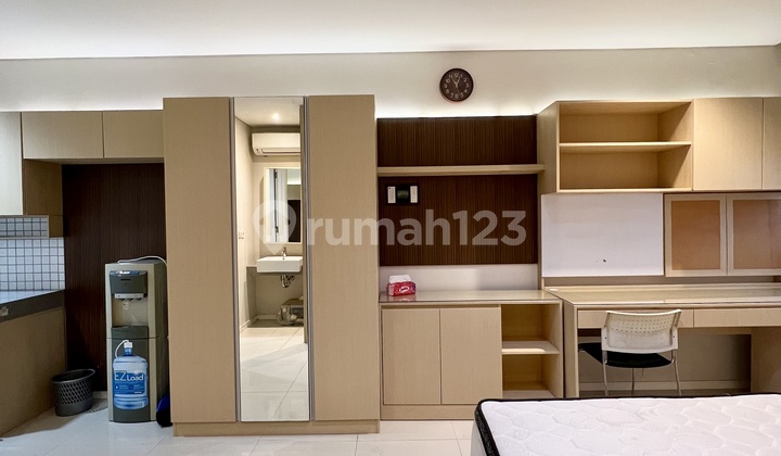 Walk to Campus! Paddington Apartment Next to Binus, Super Comfortable Education Area with Five-Star Facilities