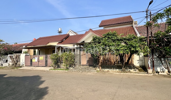 Super Cheap! Quick Sale! Spacious House in Villa Melati Mas! Very Strategic Location 5 Minutes to Toll Road! Comfortable Area with Guaranteed Security! 1